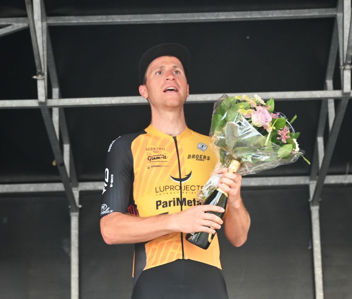 Fabio Porco triomfeert in wielerwedstrijd Barrier