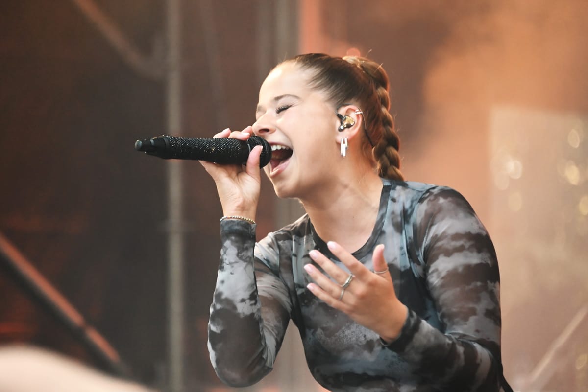 Feest op het plein met Laura Tesoro en Viktor: een schot in de roos!