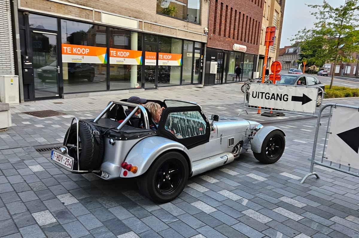 Véél oldtimers, véél volk, véél ambiance