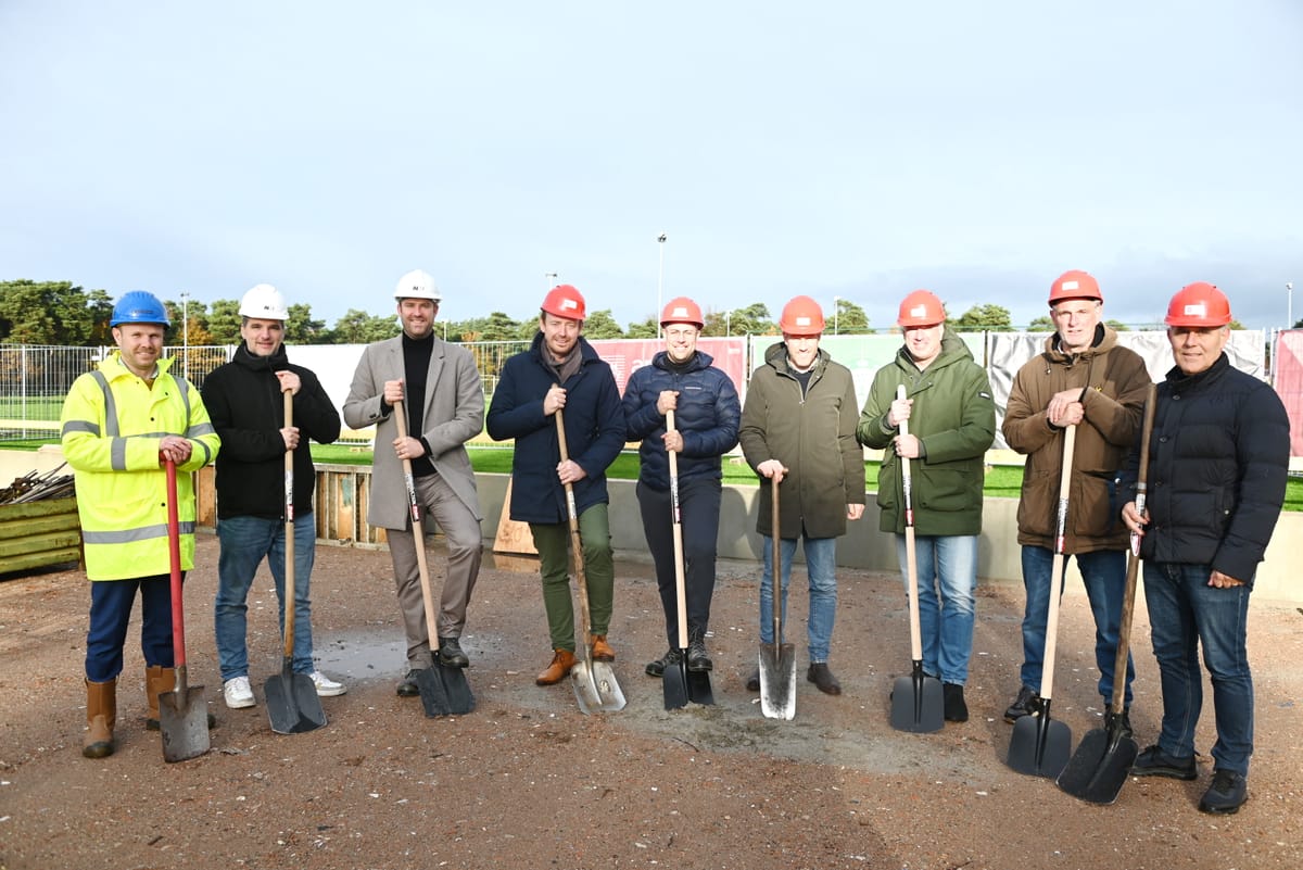 Eerste spadesteek voor nieuw trainingscomplex Lommel SK