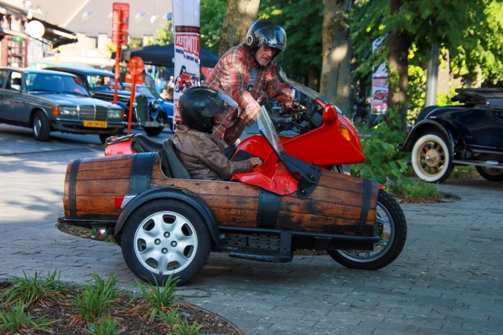 Oldtimertreffen op marktplein