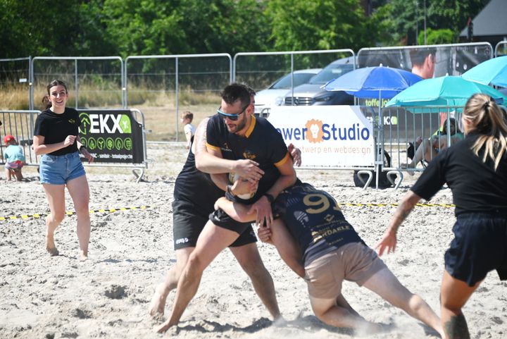 Stevig potje rugby op Beachfest