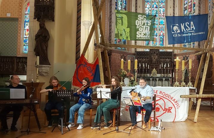 Ontbijt én Jongerenviering in kerk centrum