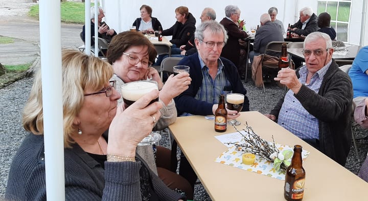 Geslaagde paasdrink bij Okra Werkplaatsen