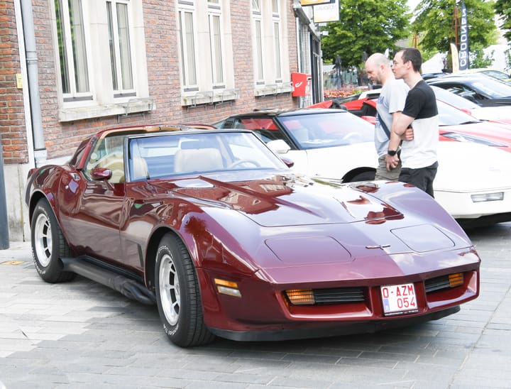 Corvette-treffen in centrum en 't Kristalijn