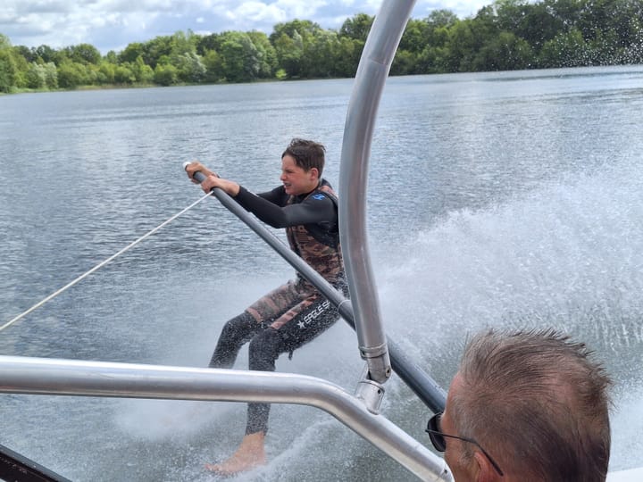 Waterskiën... op blote voeten