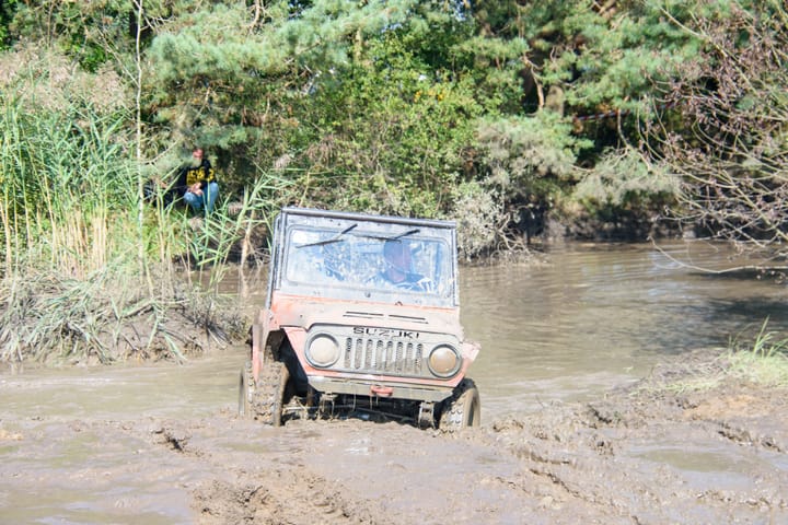 Veel spektakel op crossterrein...