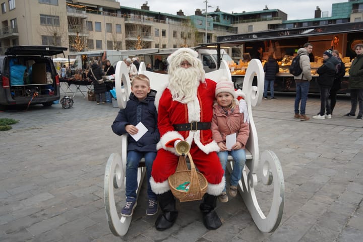 Kerstmarkt Kapittelhof / Kerstman op woensdagmarkt