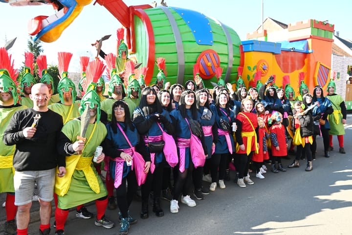 Centrum zwart van het volk voor Carnavalsstoet